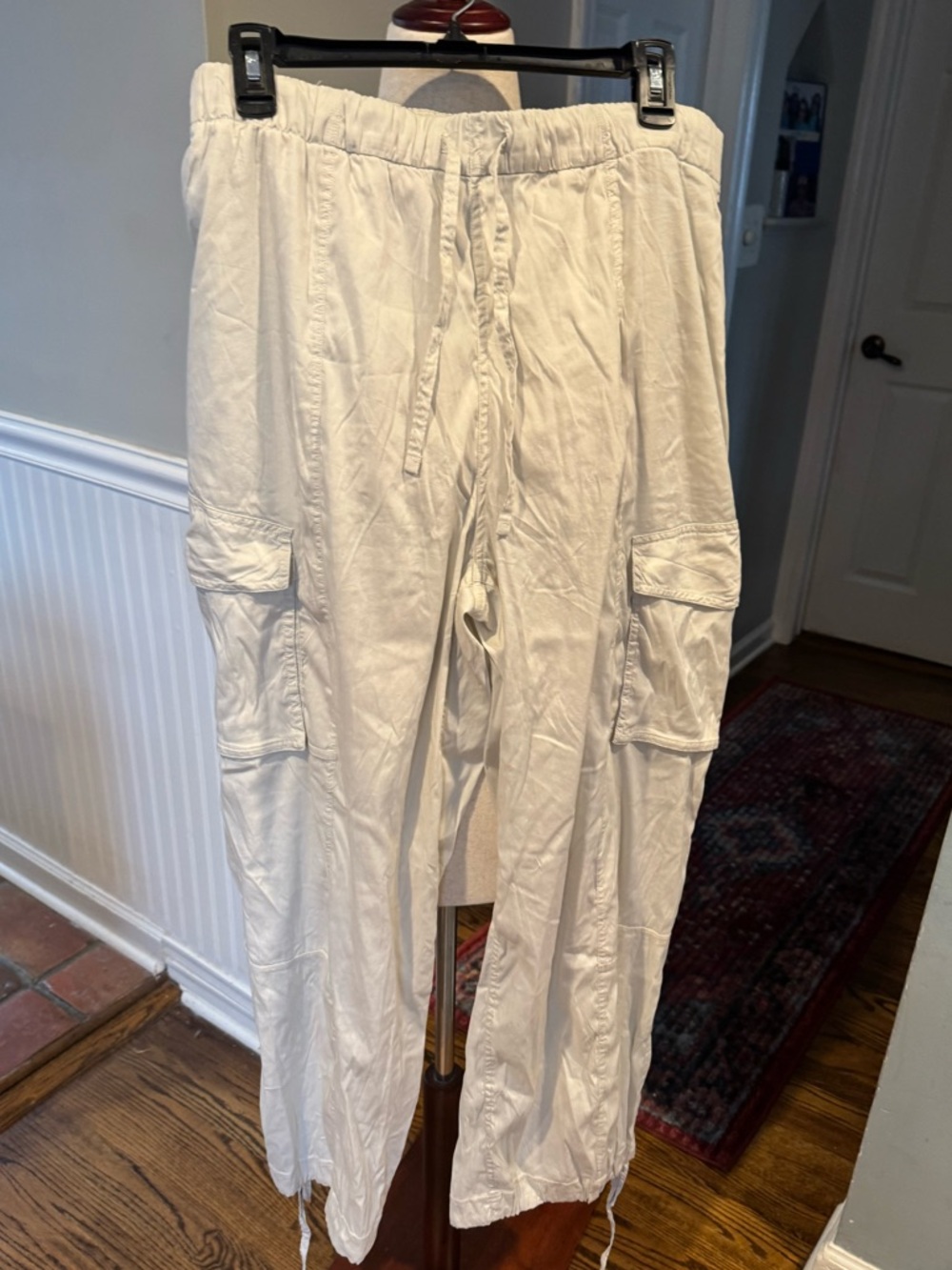 Lululemon lightweight adjustable midrise cargo pant in size large . NWOT